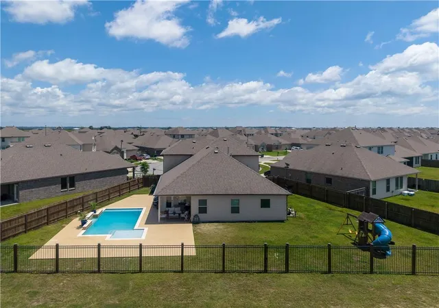 Photo 3 of Single family home for sale at 813 Bent Cypress Ln, Slidell, LA 70461 | MLS# 2557875 | Listing updated on 2026-08-29