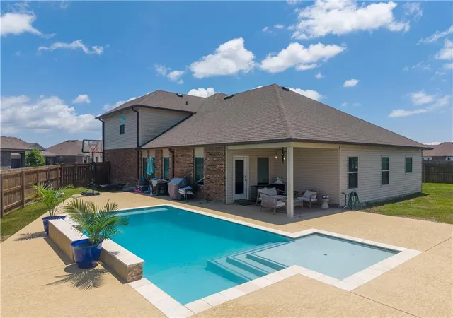 Photo 4 of Single family home for sale at 813 Bent Cypress Ln, Slidell, LA 70461 | MLS# 2557875 | Listing updated on 2026-08-29