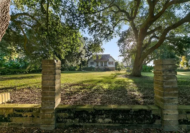 Homes for sale in New Orleans, LA | 2020 Farragut St, New Orleans, LA 70114 | MLS# 2558176