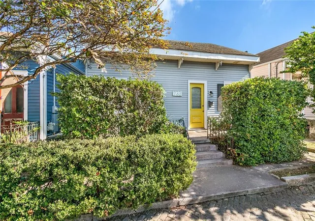 1st image of 933 Pleasant St, New Orleans, LA 70115 | MLS# 2558317