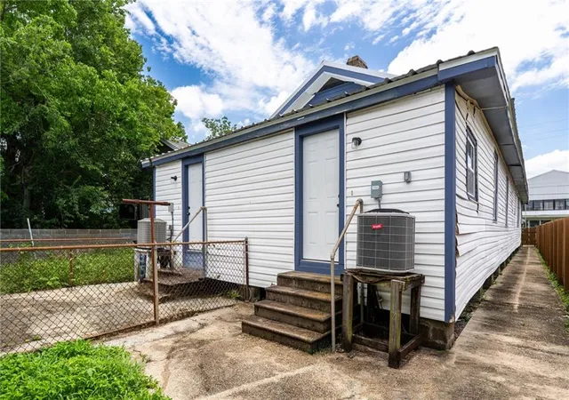 4th image of 1008 10 Charbonnet St, New Orleans, LA 70117 | MLS# 2557756