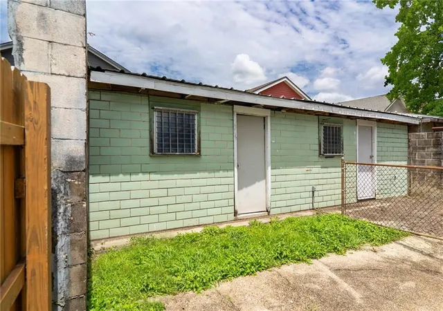 5th image of 1008 10 Charbonnet St, New Orleans, LA 70117 | MLS# 2557756