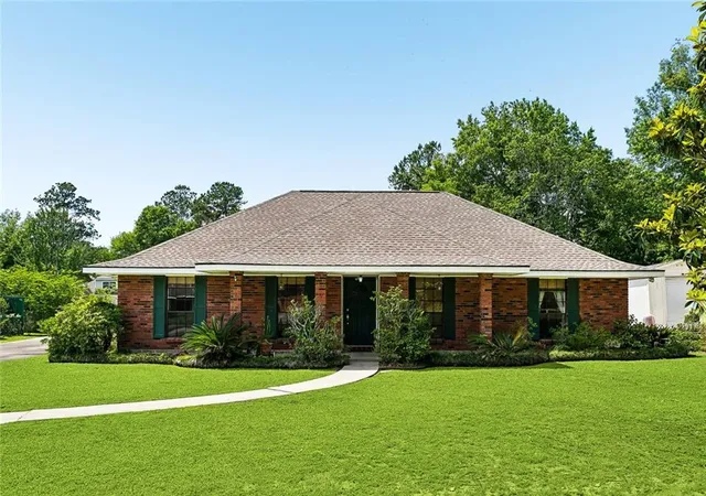Homes for sale in Mandeville, LA | 912 Beau Chene Dr, Mandeville, LA 70471 | MLS# 2557895
