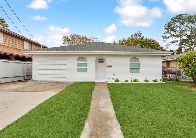 Homes for sale in Metairie, LA | 625 Oaklawn Dr, Metairie, LA 70005 | MLS# 2558402