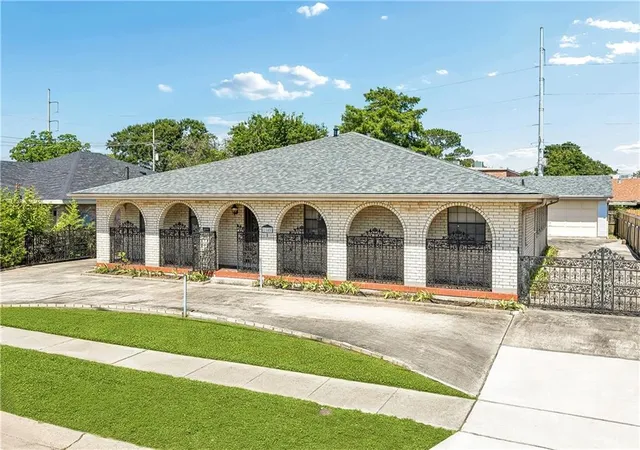 Homes for sale in Metairie, LA | 1145 Papworth Ave, Metairie, LA 70005 | MLS# 2555271