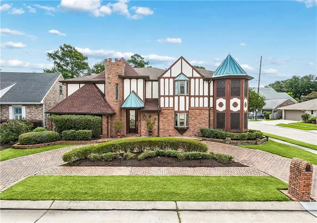 Photo 3 of Single family home for sale at 4001 Tolmas Dr, Metairie, LA 70002 | MLS# 2558255 | Listing updated on 2026-07-23