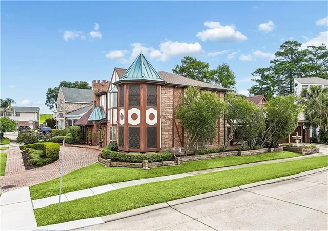 Photo 3 of Single family home for sale at 4001 Tolmas Dr, Metairie, LA 70002 | MLS# 2558255 | Listing updated on 2026-07-23