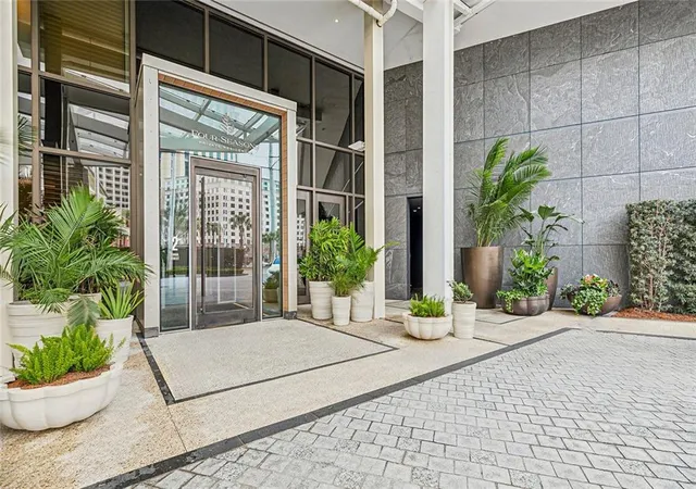 2nd image of 2 Canal St #2606, New Orleans, LA 70130 | MLS# 2557510