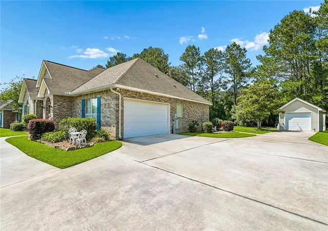 Homes for sale in Pearl River, LA | 1049 Forest Ridge Loop, Pearl River, LA 70452 | MLS# 2558077