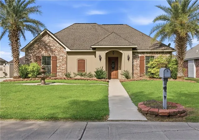 Photo 1 of Single family home for sale at 132 Dufresne Dr, Vacherie, LA 70090 | MLS# 2558540 | Listing updated on 2026-07-14