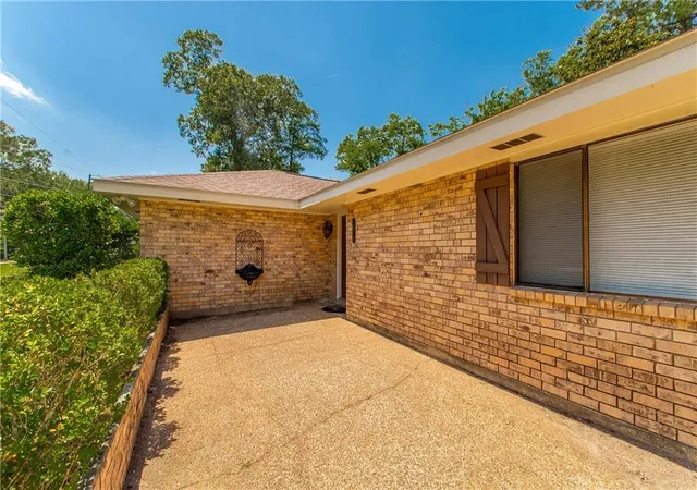 Photo 2 of Single family home for sale at 1018 Esterbrook Rd, Ponchatoula, LA 70454 | MLS# 2558609 | Listing updated on 2026-07-25