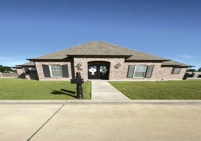 Homes for sale in Thibodaux, LA | 446 Rosella Dr, Thibodaux, LA 70301 | MLS# 2558735