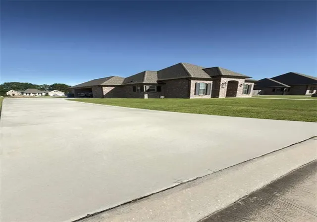 Homes for sale in Thibodaux, LA | 446 Rosella Dr, Thibodaux, LA 70301 | MLS# 2558735