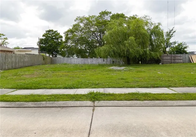 3rd image of 3620 Gallo Dr, Chalmette, LA 70043 | MLS# 2556632