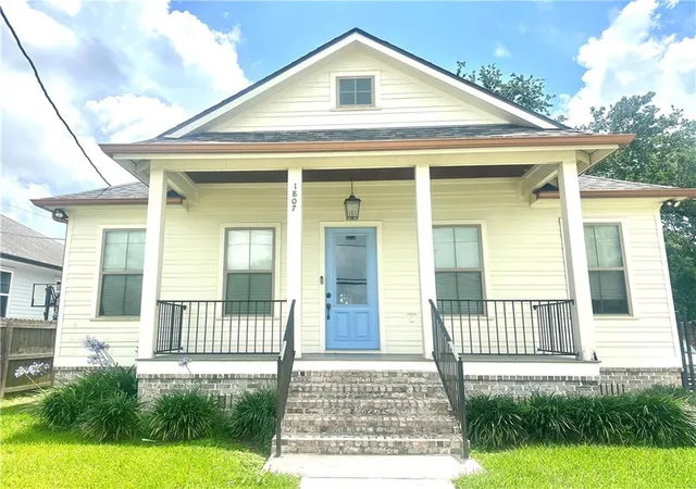 1st image of 1807 Center St, Arabi, LA 70032 | MLS# 2558741
