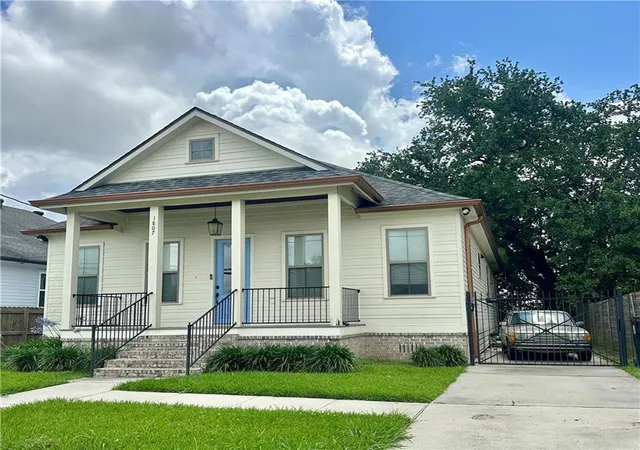 2nd image of 1807 Center St, Arabi, LA 70032 | MLS# 2558741