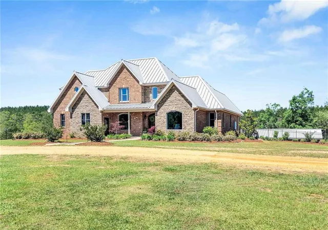 1st image of 1050 Somerset Se Rd, Bogue Chitto, MS 39629 | MLS# 2558615