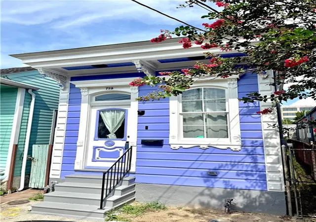 Homes for sale in New Orleans, LA | 729 Lesseps St, New Orleans, LA 70117 | MLS# 2555513