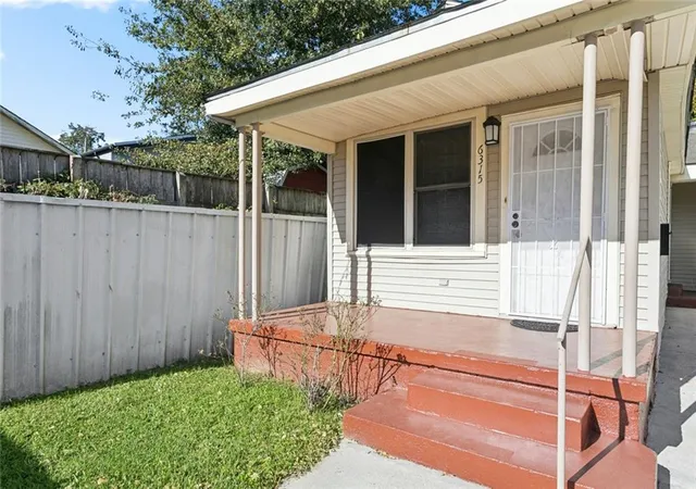 Homes for sale in New Orleans, LA | 6315 Bienvenue St, New Orleans, LA 70117 | MLS# 2558633