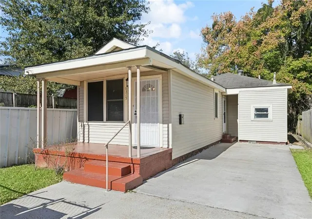 Homes for sale in New Orleans, LA | 6315 Bienvenue St, New Orleans, LA 70117 | MLS# 2558633