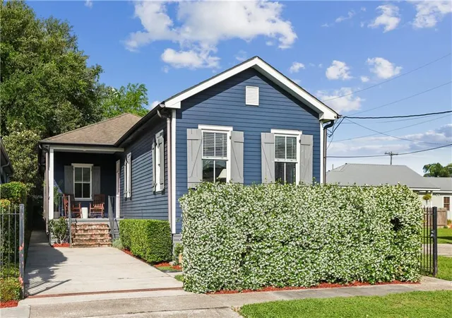 Homes for sale in New Orleans, LA | 730 Antonine St, New Orleans, LA 70115 | MLS# 2558982