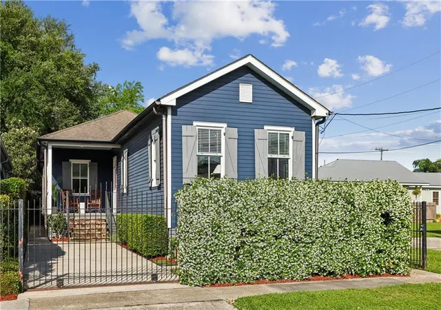 Homes for sale in New Orleans, LA | 730 Antonine St, New Orleans, LA 70115 | MLS# 2558982