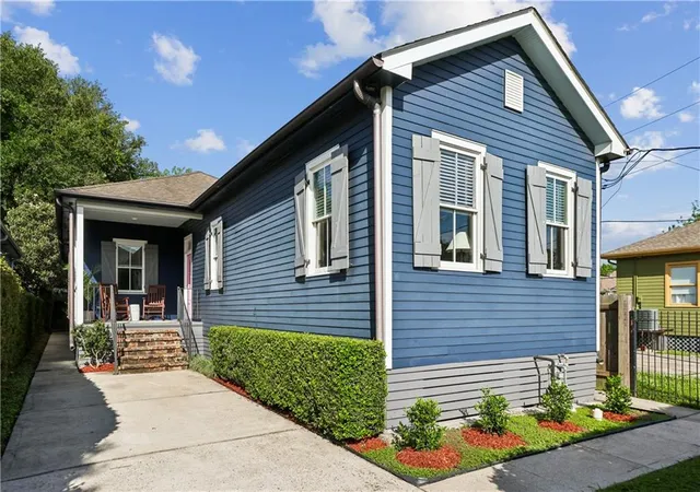 Homes for sale in New Orleans, LA | 730 Antonine St, New Orleans, LA 70115 | MLS# 2558982