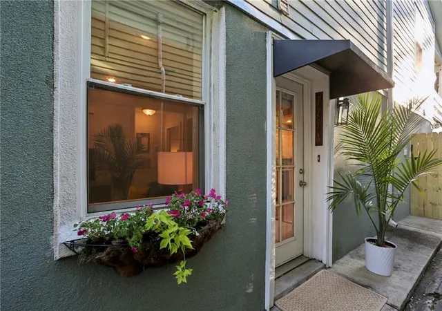 2nd image of 729 Lyons St #A, New Orleans, LA 70115 | MLS# 2558985