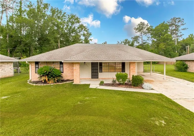 Homes for sale in Hammond, LA | 42143 Cottonwood Dr, Hammond, LA 70403 | MLS# 2557592
