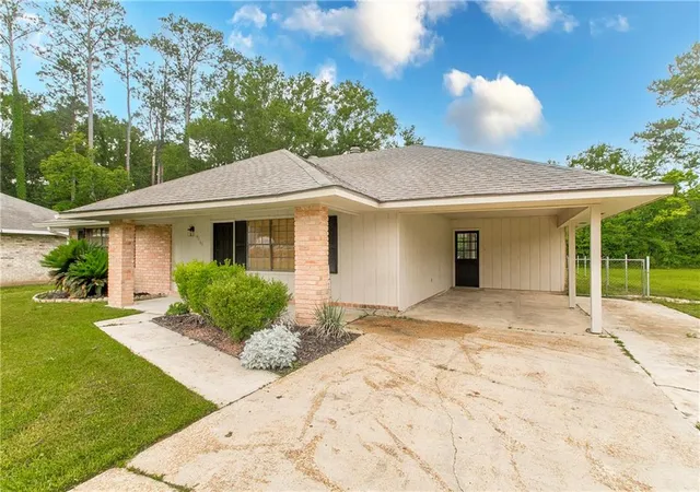 Homes for sale in Hammond, LA | 42143 Cottonwood Dr, Hammond, LA 70403 | MLS# 2557592