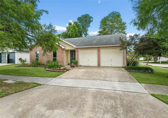 Homes for sale in Destrehan, LA | 610 Longview Dr, Destrehan, LA 70047 | MLS# 2559068