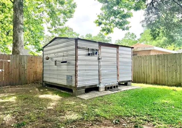 Homes for sale in Marrero, LA | 5083 Rochester Dr, Marrero, LA 70072 | MLS# 2558641