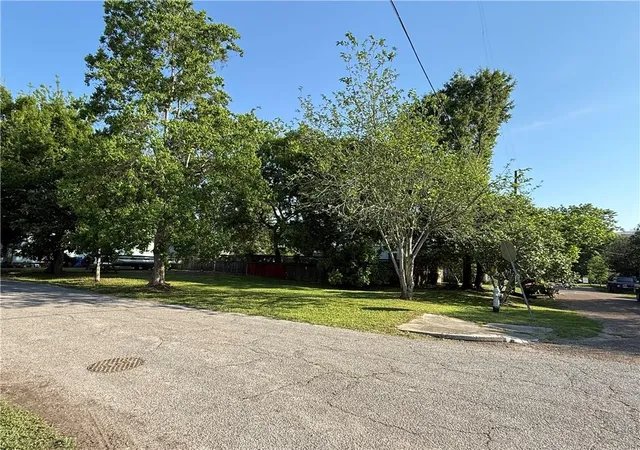 Photo 3 of Land for sale at 400 Tupelo St, New Orleans, LA 70117 | MLS# 2558755 | Listing updated on 2026-05-21