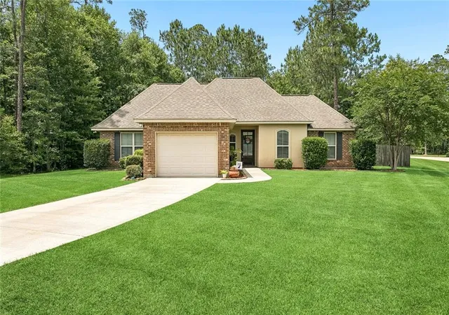 Homes for sale in Covington, LA | 800 Signet Ct, Covington, LA 70435 | MLS# 2557921