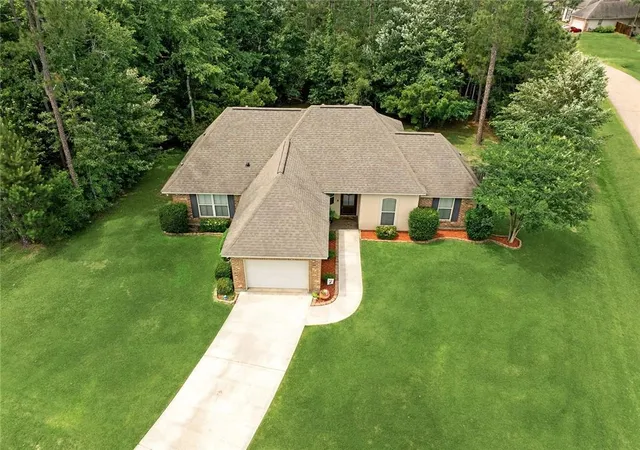 Homes for sale in Covington, LA | 800 Signet Ct, Covington, LA 70435 | MLS# 2557921