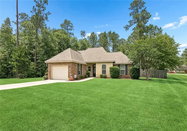 3rd image of 800 Signet Ct, Covington, LA 70435 | MLS# 2557921