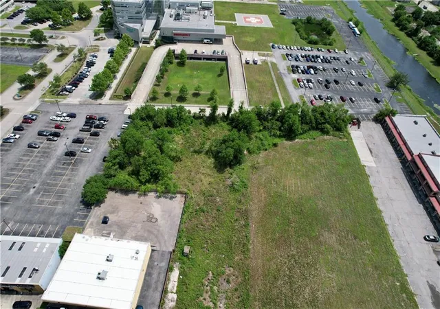 3rd image of 9846 Lake Forest Blvd, New Orleans, LA 70127 | MLS# 2557570