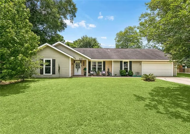 Photo 1 of Single family home for sale at 517 Barbara Pl, Mandeville, LA 70448 | MLS# 2559076 | Listing updated on 2026-08-28