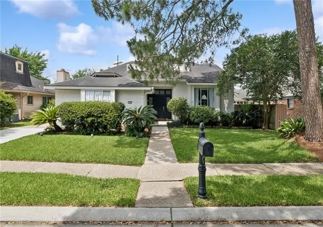 2nd image of 29 Park Timbers Dr, New Orleans, LA 70131 | MLS# 2559231
