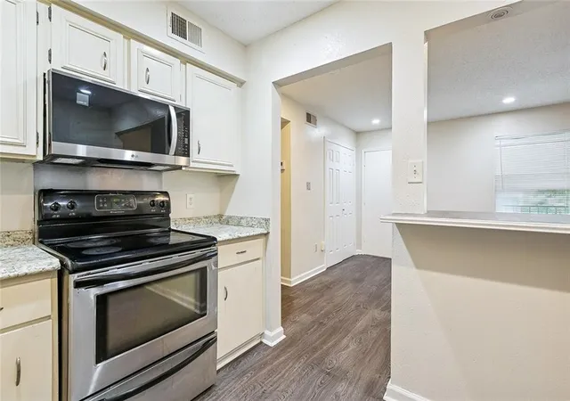 Homes for sale in Metairie, LA | 1161 Lake Ave #222, Metairie, LA 70005 | MLS# 2559091