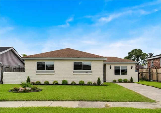 Homes for sale in Avondale, LA | 252 Glendella Dr, Avondale, LA 70094 | MLS# 2559283