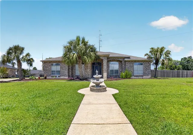 Homes for sale in Belle Chasse, LA | 110 Regina Dr, Belle Chasse, LA 70037 | MLS# 2559163
