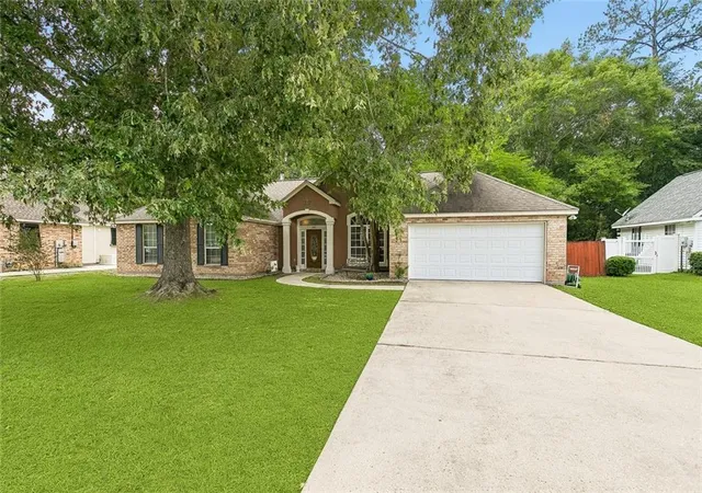 Homes for sale in Slidell, LA | 105 W Silver Maple Dr, Slidell, LA 70458 | MLS# 2559072