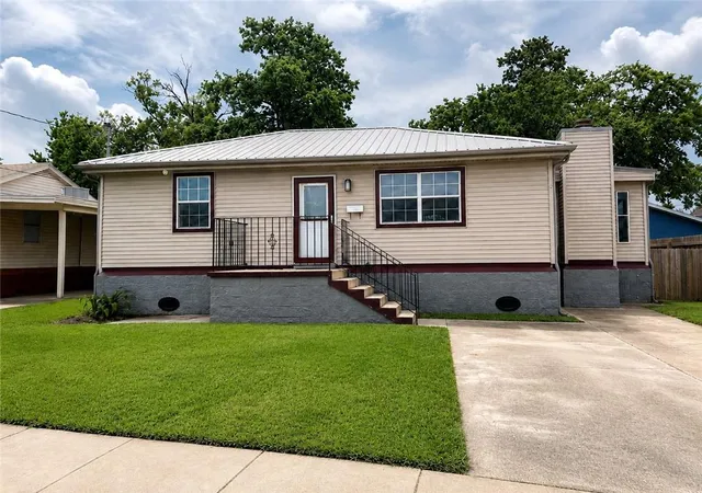 1st image of 1108 Evergreen Dr, Gretna, LA 70053 | MLS# 2559136