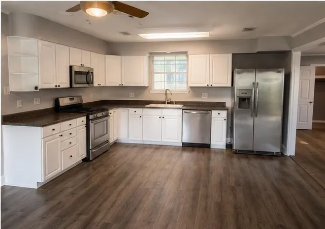 2nd image of 1108 Evergreen Dr, Gretna, LA 70053 | MLS# 2559136
