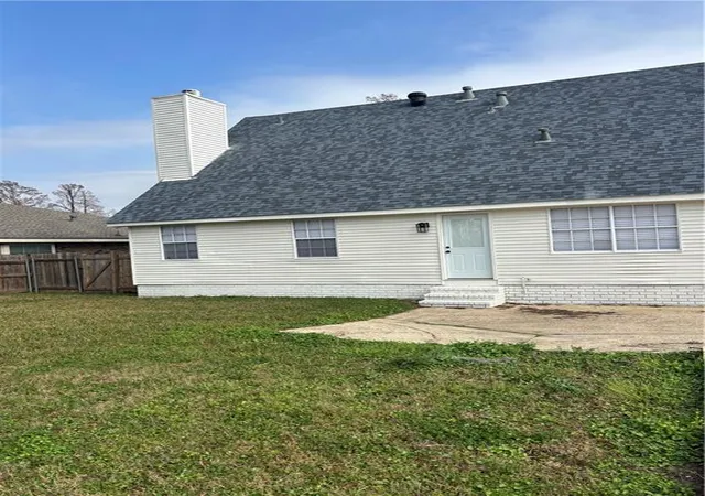 Homes for sale in Destrehan, LA | 3 Oakland Dr, Destrehan, LA 70047 | MLS# 2557062