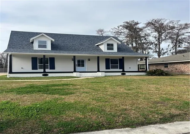 Homes for sale in Destrehan, LA | 3 Oakland Dr, Destrehan, LA 70047 | MLS# 2557062