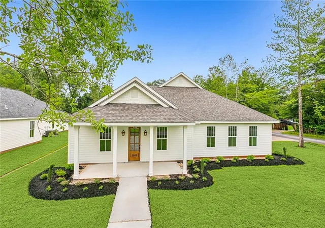 1st image of 2246 Caroline St, Mandeville, LA 70448 | MLS# 2559349