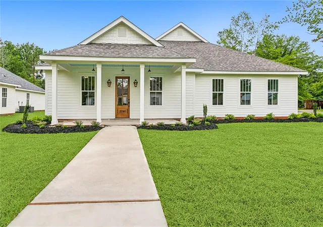 2nd image of 2246 Caroline St, Mandeville, LA 70448 | MLS# 2559349
