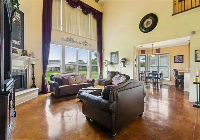Photo 2 of Single family home for sale at 105 Natchez Tr Dr, Harvey, LA 70058 | MLS# 2559439 | Listing updated on 2026-08-29